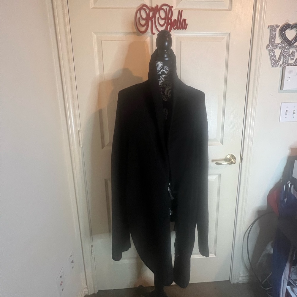 Well-loved 22/24 Black sweater.